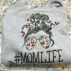 Woman’s L crew neck